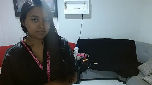 Snapshot of Chiara_petterson chatting on February 13, 4:00 am Chiara petterson online show from February 13, 4:00 am