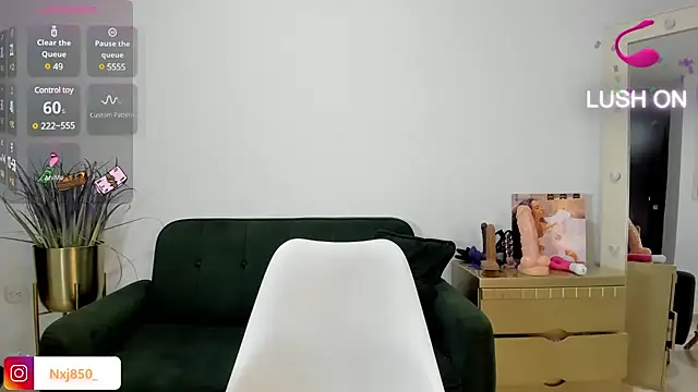 HOTBLACKANDWHITE2 online show from February 5, 8:46 pm