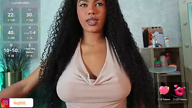 HOTBLACKANDWHITE2 online show from March 28, 4:12 am