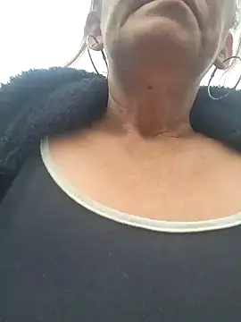 Snapshot of SeductionSilera chatting on January 28, 3:35 pm SeductionSilera online show from January 28, 3:35 pm