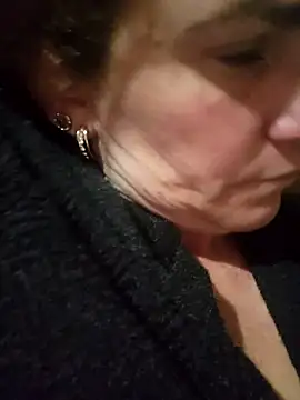 Snapshot of SeductionSilera chatting on February 17, 8:15 pm SeductionSilera online show from February 17, 8:15 pm