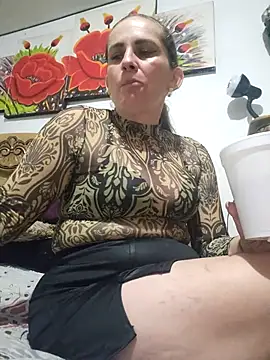 Snapshot of SeductionSilera chatting on February 18, 6:26 pm SeductionSilera online show from February 18, 6:26 pm