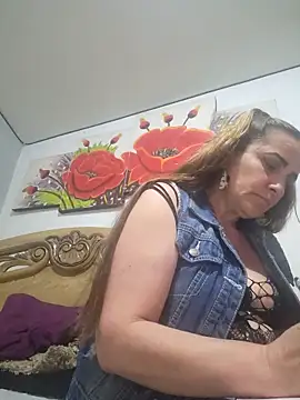 Snapshot of SeductionSilera chatting on February 20, 9:53 pm SeductionSilera online show from February 20, 9:53 pm