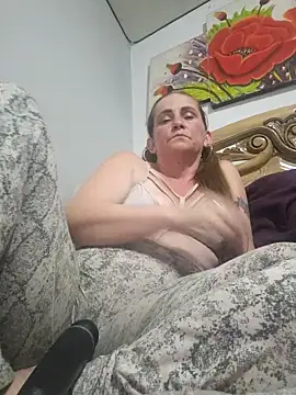 Snapshot of SeductionSilera chatting on February 25, 8:30 pm SeductionSilera online show from February 25, 8:30 pm