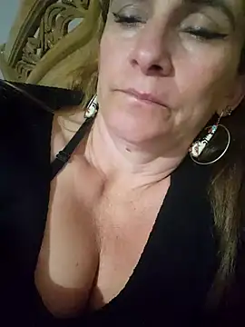 Snapshot of SeductionSilera chatting on March 13, 3:44 am SeductionSilera online show from March 13, 3:44 am