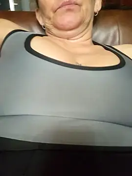 Snapshot of SeductionSilera chatting on October 3, 8:22 am SeductionSilera online show from October 3, 8:22 am