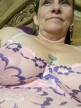 Snapshot of SeductionSilera chatting on October 28, 3:25 pm SeductionSilera online show from October 28, 3:25 pm