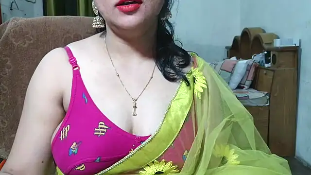 Snapshot of Cute_Mahi22 chatting on October 13, 6:24 am Cute Mahi22 online show from October 13, 6:24 am