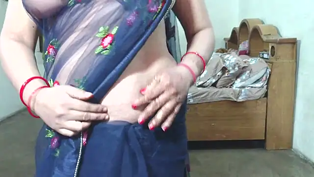 Snapshot of Cute_Mahi22 chatting on November 8, 6:13 am Cute Mahi22 online show from November 8, 6:13 am