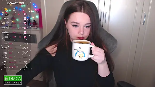 Snapshot of aliice_cutie chatting on March 1, 8:42 pm aliice cutie online show from March 1, 8:42 pm