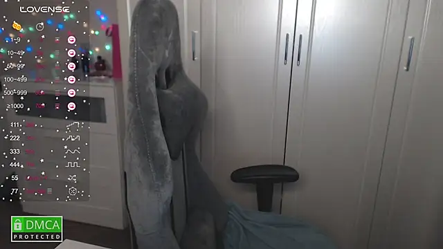 Snapshot of aliice_cutie chatting on March 3, 12:04 am aliice cutie online show from March 3, 12:04 am