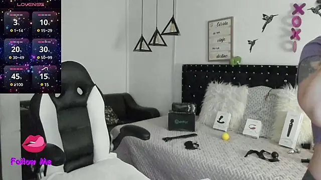 Snapshot of natasha_logan_ chatting on December 27, 4:58 am natasha logan online show from December 27, 4:58 am