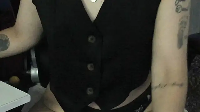 Snapshot of natasha_logan_ chatting on November 9, 4:00 am natasha logan online show from November 9, 4:00 am