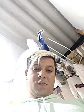 Snapshot of catire2323 chatting on November 11, 2:44 am catire2323 online show from November 11, 2:44 am