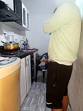 Snapshot of catire2323 chatting on November 16, 2:28 am catire2323 online show from November 16, 2:28 am