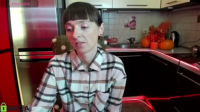 TayanaJons online show from October 1, 7:03 am