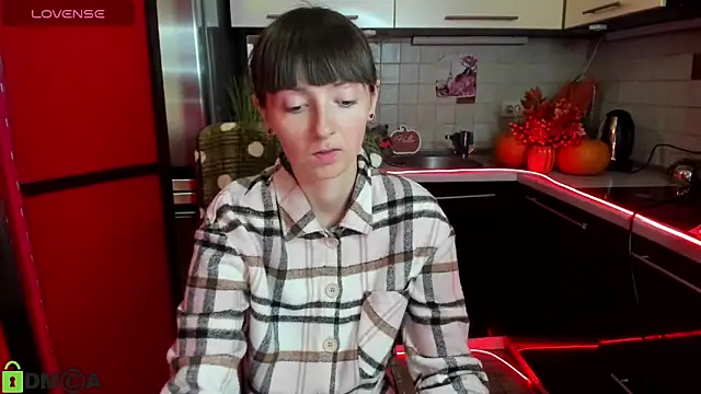 TayanaJons online show from October 6, 6:55 am