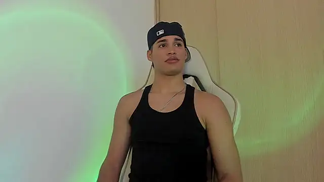 Snapshot of Jimmy_Leeh_ chatting on December 13, 10:55 pm Jimmy Leeh online show from December 13, 10:55 pm