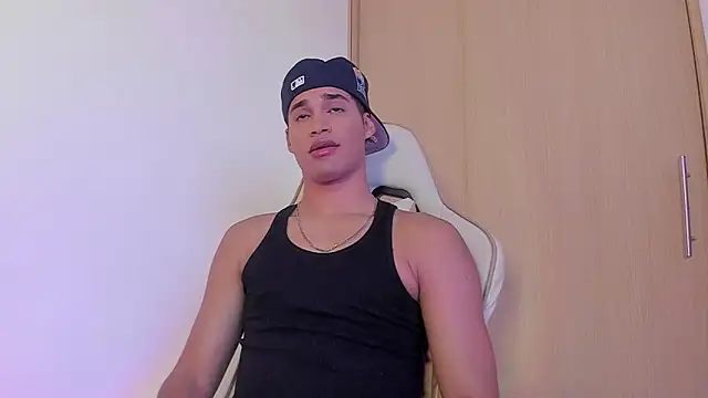 Snapshot of Jimmy_Leeh_ chatting on December 14, 9:35 pm Jimmy Leeh online show from December 14, 9:35 pm