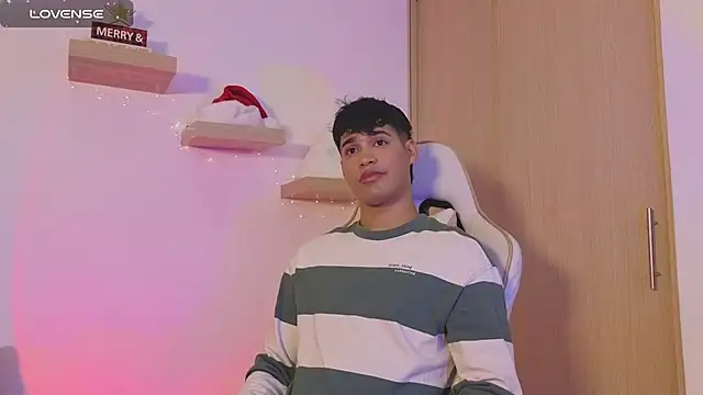 Snapshot of Jimmy_Leeh_ chatting on January 4, 8:37 pm Jimmy Leeh online show from January 4, 8:37 pm