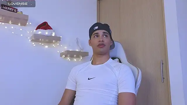 Snapshot of Jimmy_Leeh_ chatting on January 6, 10:47 pm Jimmy Leeh online show from January 6, 10:47 pm