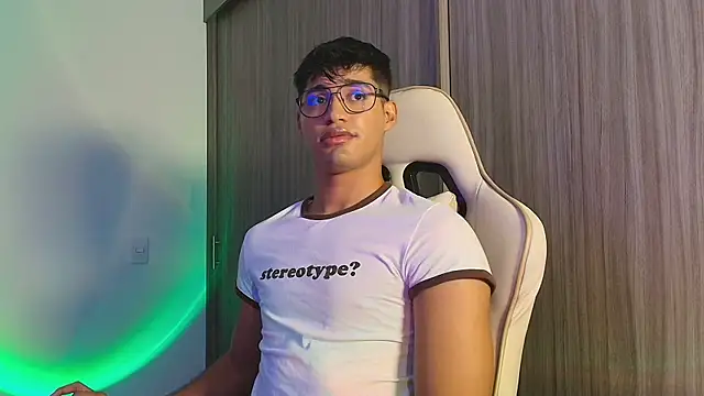 Snapshot of Jimmy_Leeh_ chatting on October 19, 9:15 pm Jimmy Leeh online show from October 19, 9:15 pm