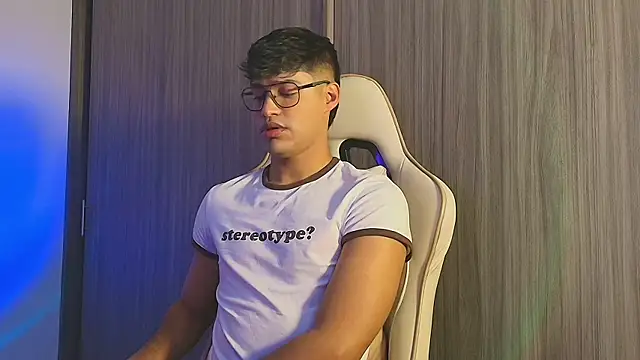 Snapshot of Jimmy_Leeh_ chatting on October 25, 3:58 am Jimmy Leeh online show from October 25, 3:58 am