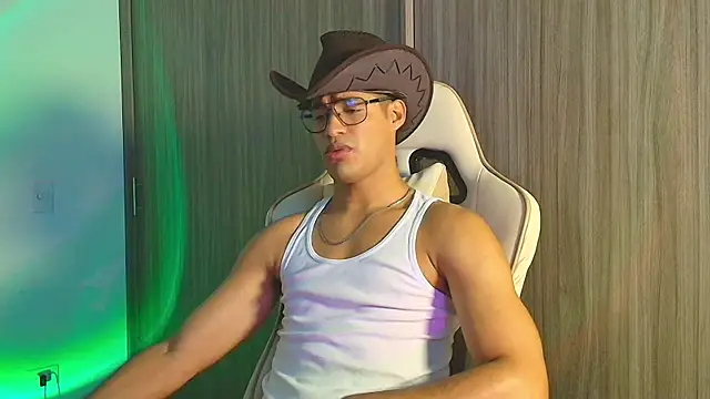 Snapshot of Jimmy_Leeh_ chatting on October 31, 3:40 am Jimmy Leeh online show from October 31, 3:40 am