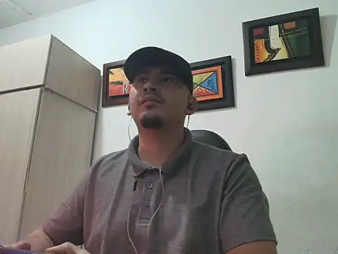 Snapshot of myke_andrade chatting on November 7, 12:54 am myke andrade online show from November 7, 12:54 am