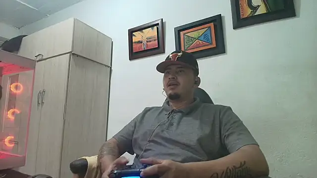 Snapshot of myke_andrade chatting on November 21, 3:27 am myke andrade online show from November 21, 3:27 am