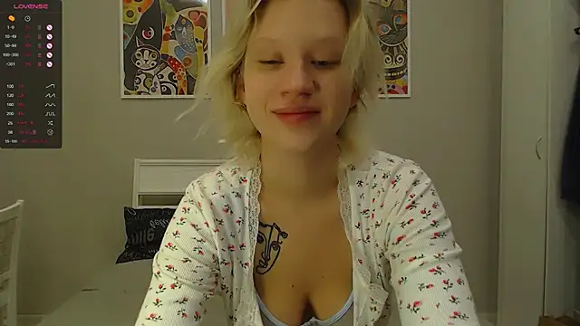 Snapshot of amelia_lye chatting on March 9, 1:37 pm amelia lye online show from March 9, 1:37 pm
