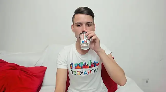 Snapshot of andboyfor6 chatting on December 11, 8:15 am andboyfor6 online show from December 11, 8:15 am