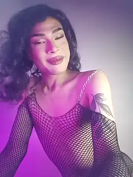 Snapshot of Victor-and-shelly chatting on October 2, 6:59 pm Victor-and-shelly online show from October 2, 6:59 pm