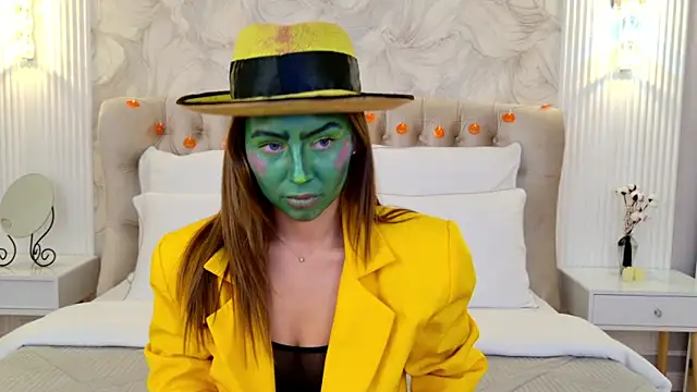 Snapshot of LilyRaisa chatting on October 31, 5:52 am LilyRaisa online show from October 31, 5:52 am