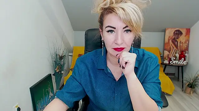 Cassandra Hotty online show from February 4, 4:26 am