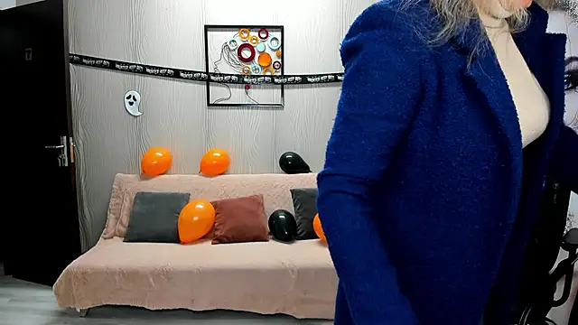 Cassandra Hotty online show from October 28, 4:05 am