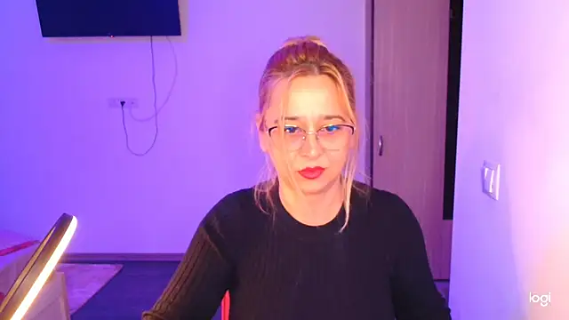 freyyamore1 online show from April 1, 4:37 pm