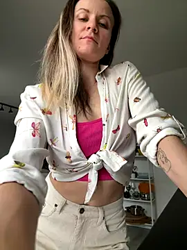 Snapshot of MissAgatha chatting on December 6, 10:27 am MissAgatha online show from December 6, 10:27 am