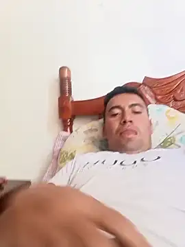 Snapshot of Diego_leon27 chatting on February 18, 3:32 pm Diego leon27 online show from February 18, 3:32 pm