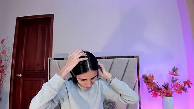 Nina Cavaali online show from November 13, 6:18 pm