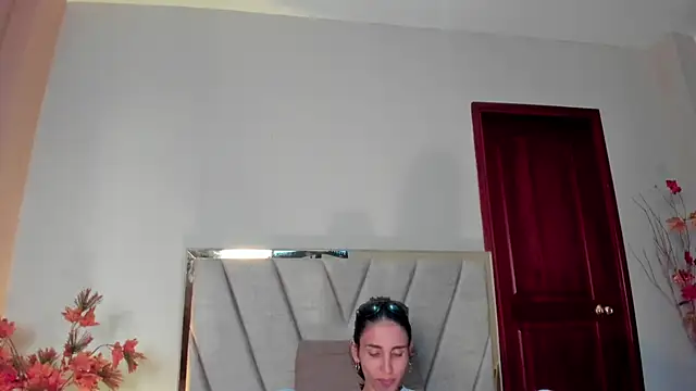 Nina Cavaali online show from December 4, 6:16 pm