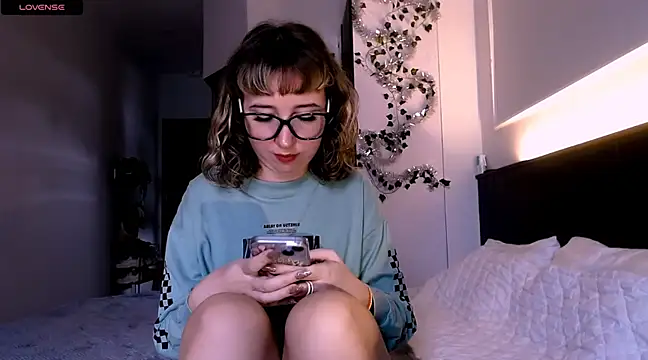 Cosmo Riri online show from December 24, 7:06 am