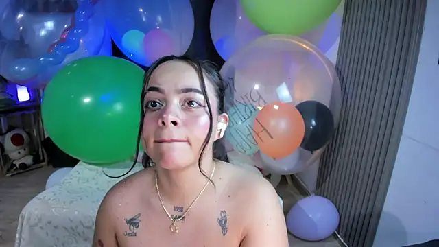 Cuttiealice online show from January 24, 11:34 pm