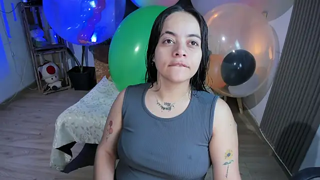 Cuttiealice online show from January 25, 1:08 pm