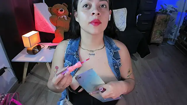 Cuttiealice online show from March 11, 5:35 pm