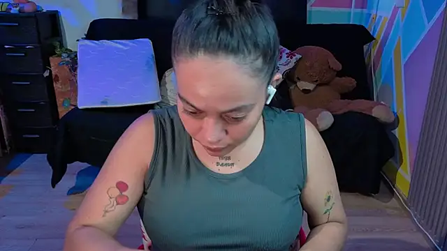 Cuttiealice online show from September 11, 2:50 pm