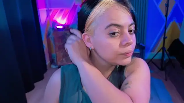 Cuttiealice online show from October 25, 11:07 am