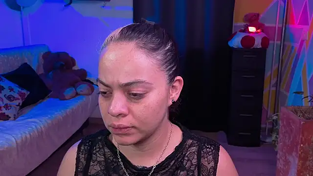 Cuttiealice online show from November 8, 11:32 am