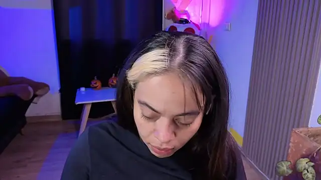 Cuttiealice online show from November 30, 11:36 am