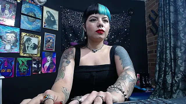 Snapshot of Yourmadame_P chatting on March 4, 8:16 pm Yourmadame P online show from March 4, 8:16 pm